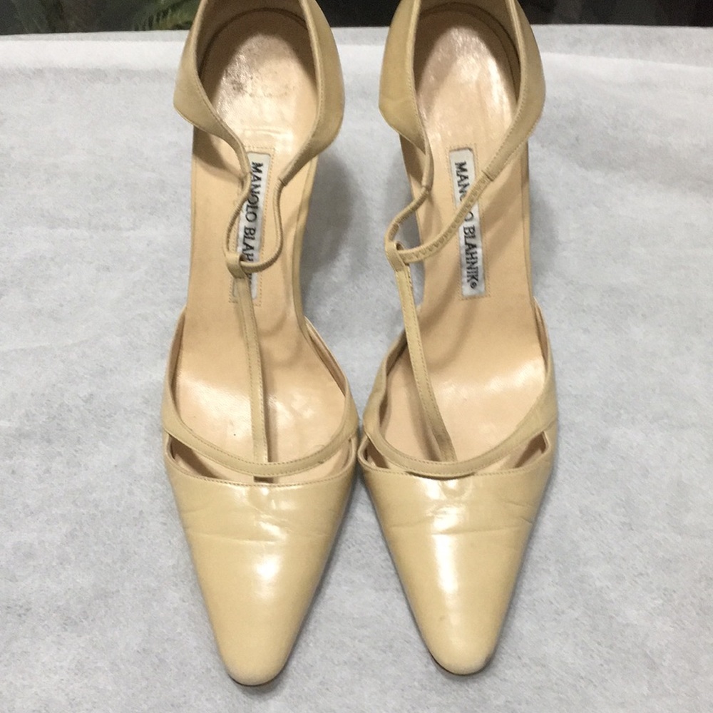 Manolo Blahnik shoe beige color